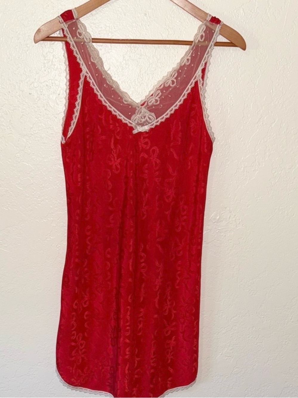 Vintage 60s Red Jacquard Bow Print Chemise Slip White Lace Trim Size Medium